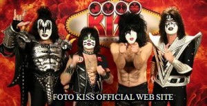 Kiss (Oficial Web Site Abril 2015)